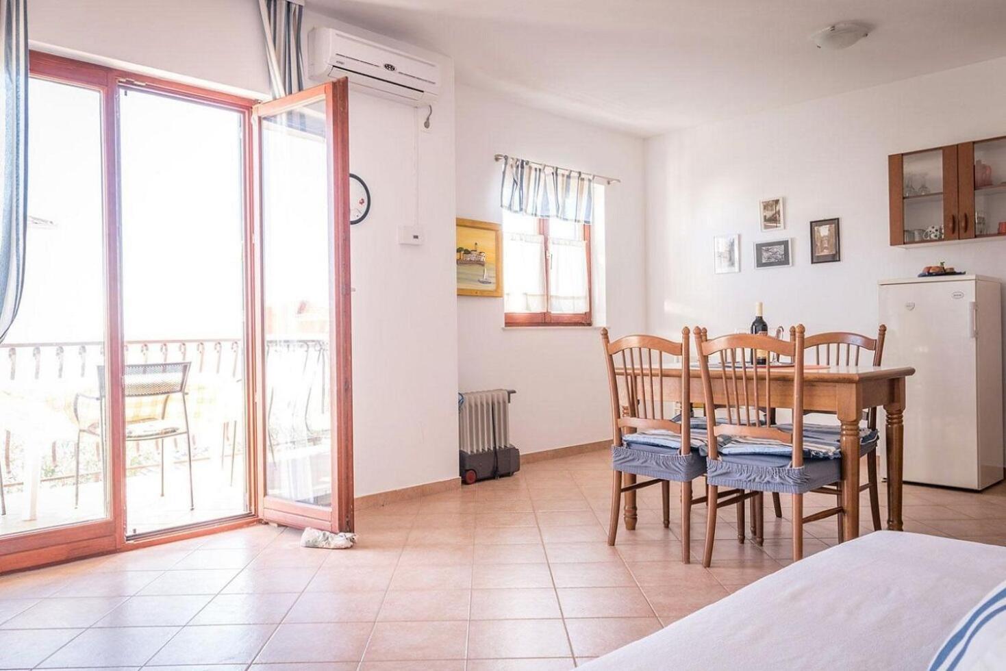 Apartments Brane - 100M From The Beach Trogir Exterior photo
