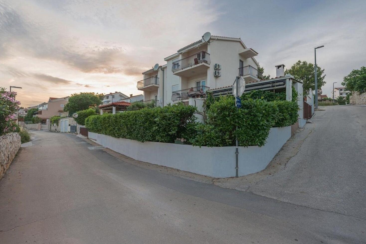 Apartments Brane - 100M From The Beach Trogir Exterior photo